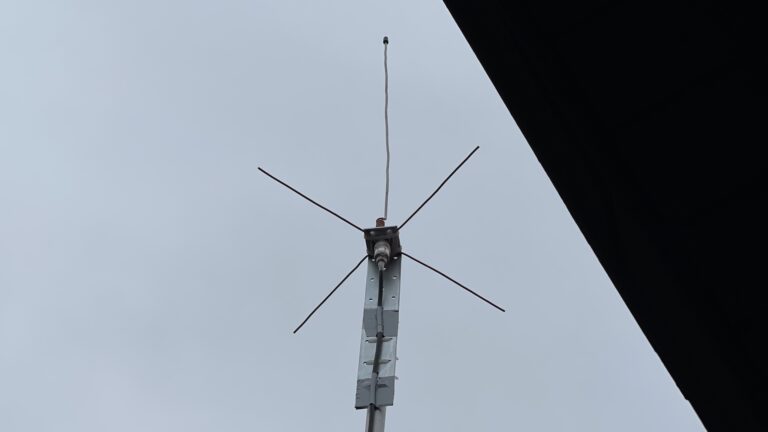 Simple 5/8 UHF antenna for iGate